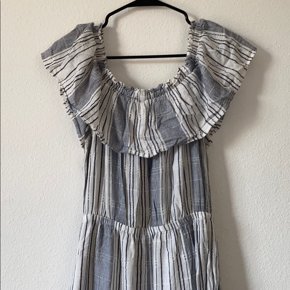 Striped, open shoulders dress - Picture 3 of 4